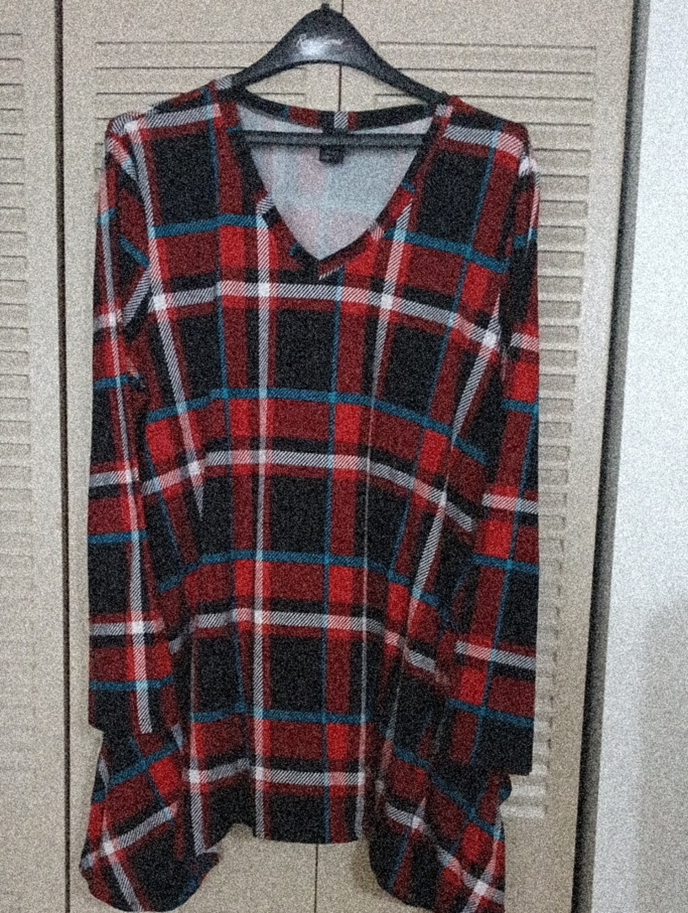 Women’s Red Plaid V-Neck Tunic Top